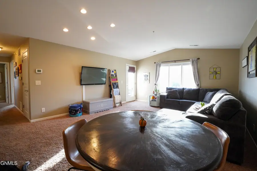 1790 Calgary Avenue #6, Bismarck, ND 58503 - #2