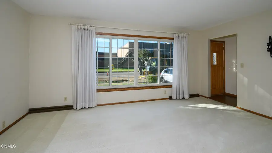 402 Divide Avenue, Bismarck, ND 58501 - #2