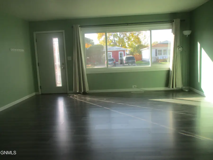 612 17th Street W, Williston, ND 58801 - #2