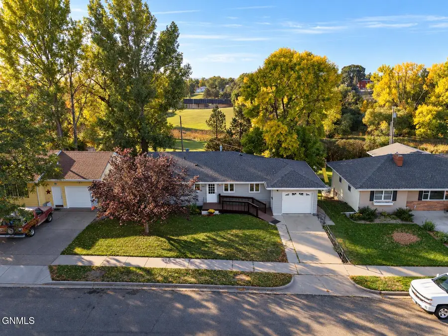 1011 B Avenue W, Bismarck, ND 58501 - #2