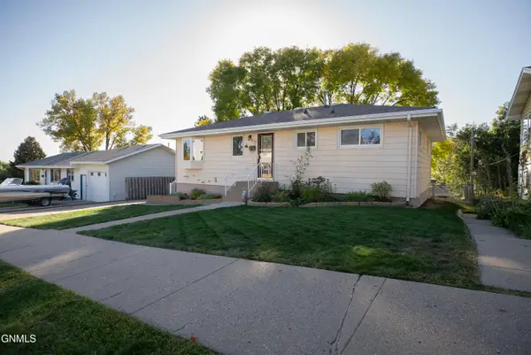 806 28th Street, Bismarck, ND 58501