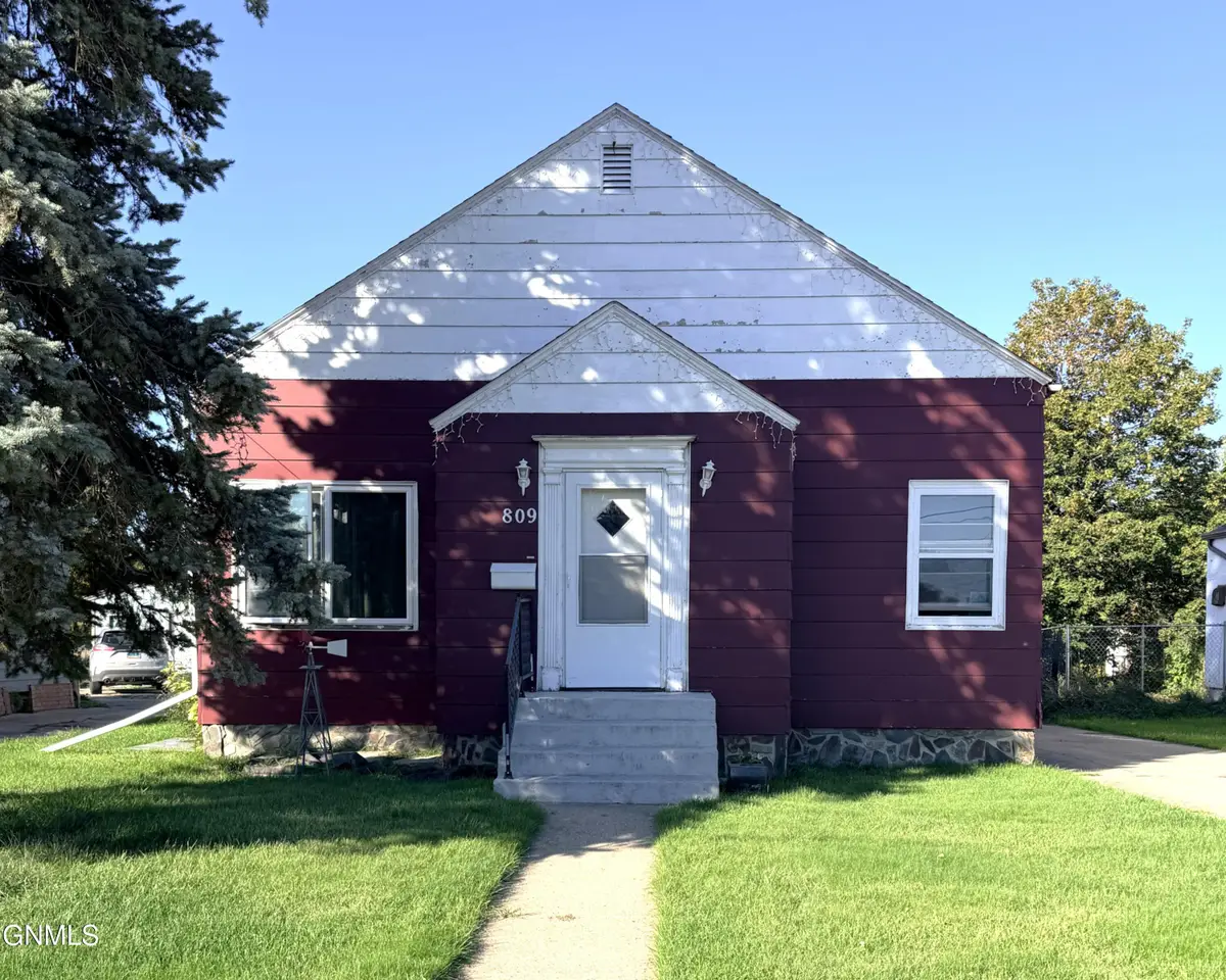 809 4th Avenue Nw, Jamestown, ND 58401 - #1