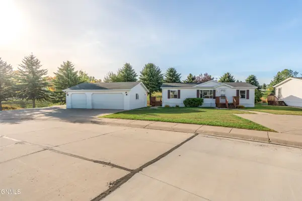 1817 Chandler Lane, Bismarck, ND 58503