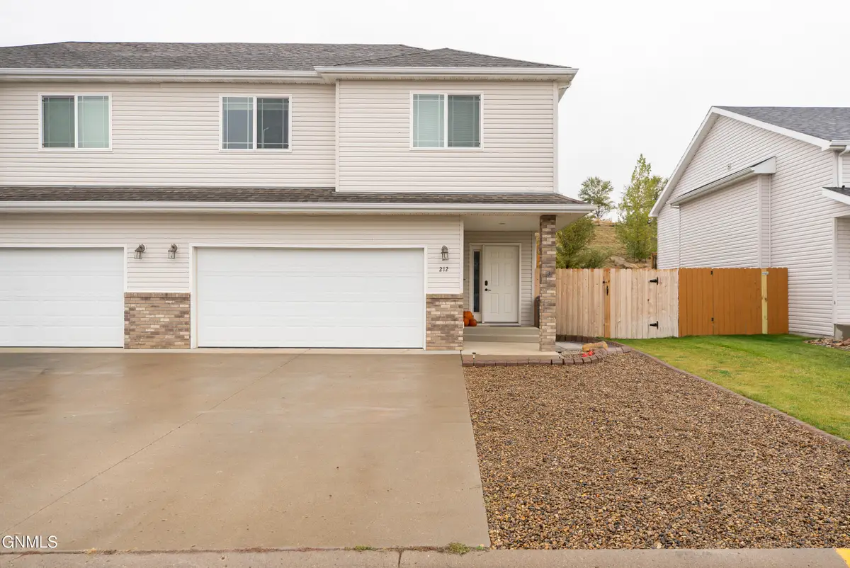 212 8th Street Nw, Watford City, ND 58854 - #1