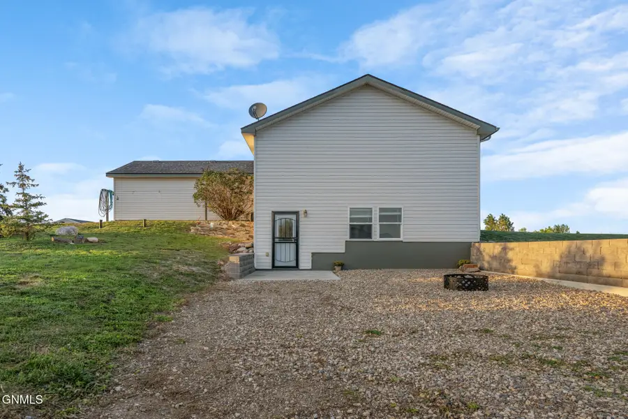 5451 138th Avenue Nw #302, Williston, ND 58801 - #3
