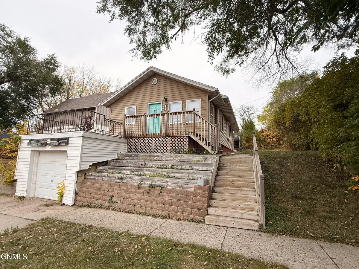 704 5th Avenue Nw, Mandan, ND 58554 - #1