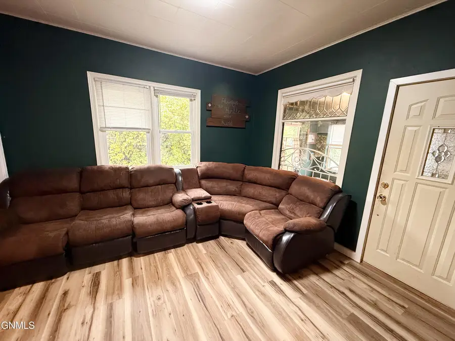 704 5th Avenue Nw, Mandan, ND 58554 - #2