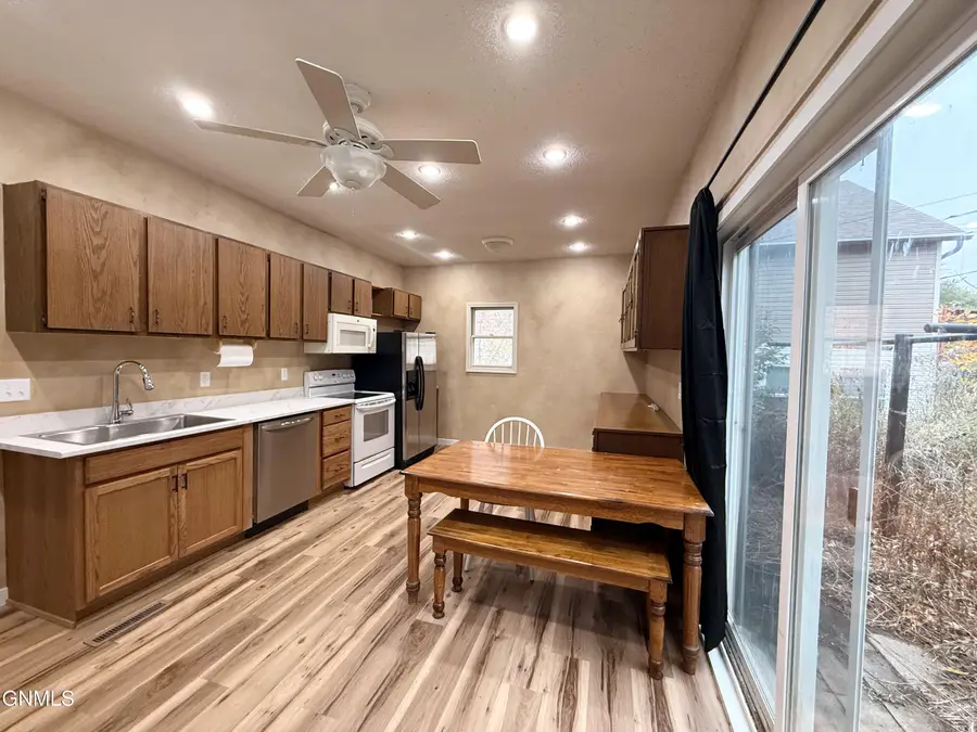 704 5th Avenue Nw, Mandan, ND 58554 - #3