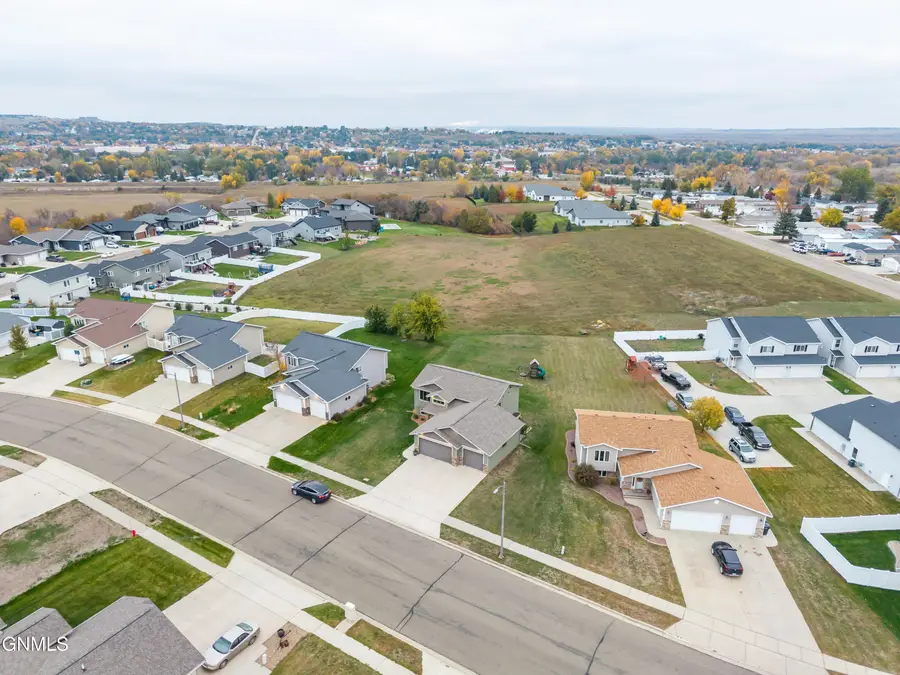 704 14th Street Se, Mandan, ND 58554 - #2
