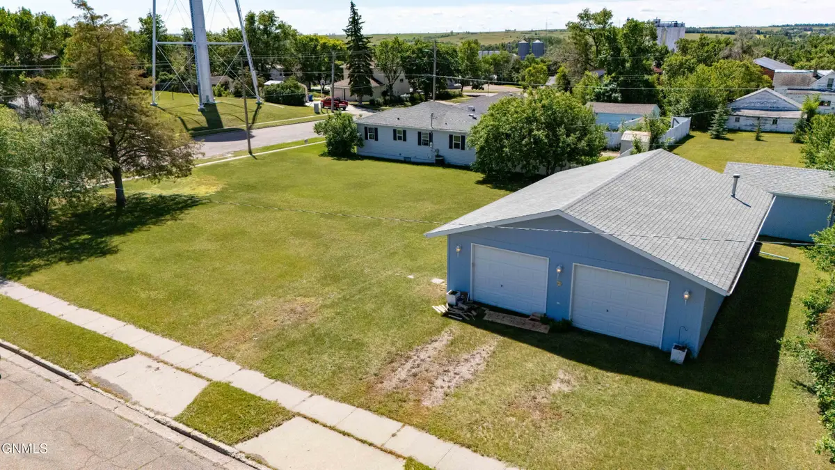 317 1st Avenue Nw, Beulah, ND 58523 - #1