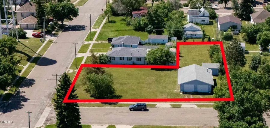 317 1st Avenue Nw, Beulah, ND 58523 - #2