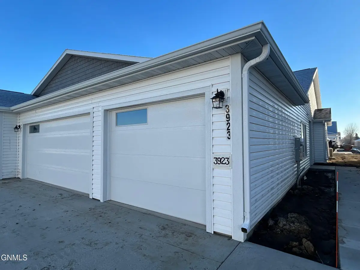 3923 Libra Bend Se, Mandan, ND 58554 - #1