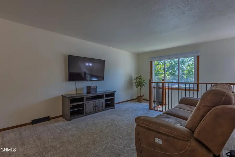 624 Turnpike Avenue, Bismarck, ND 58501 - #3