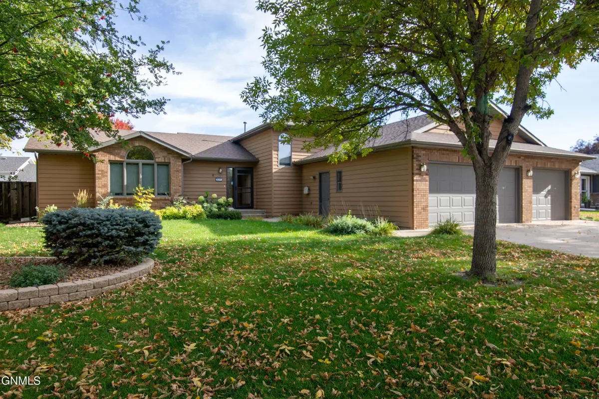 431 W Wachter Avenue, Bismarck, ND 58504 - #1