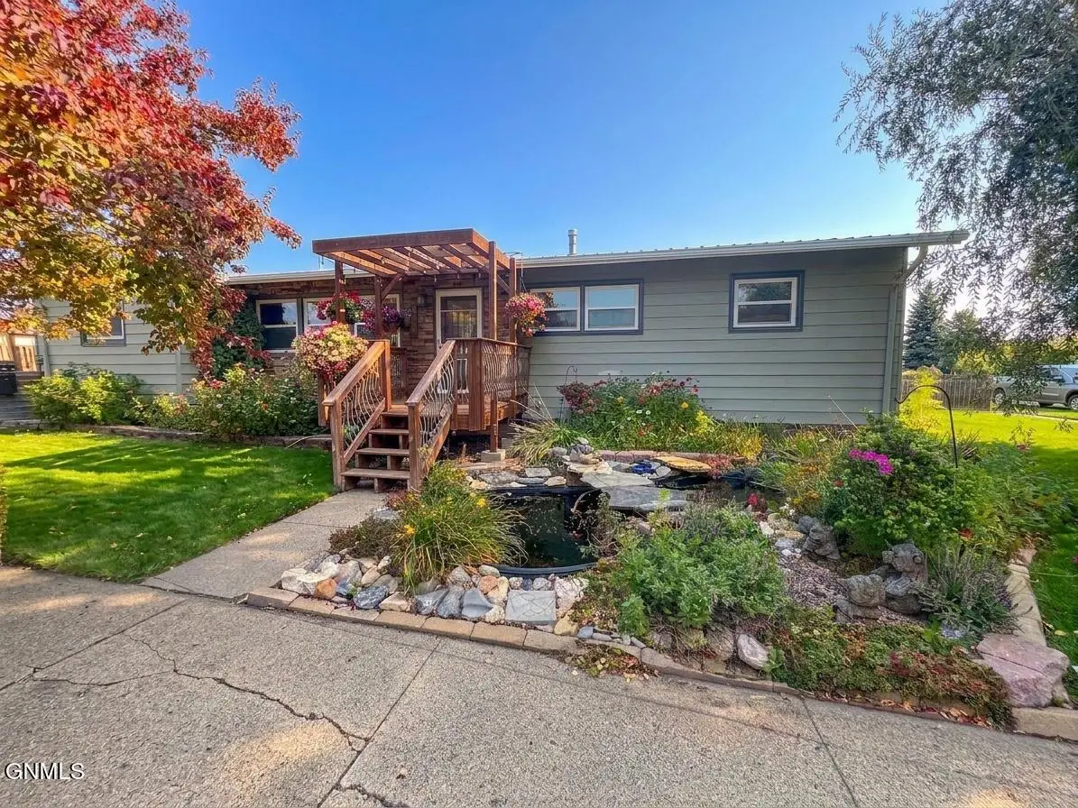 502 6th Street W, Williston, ND 58801 - #1