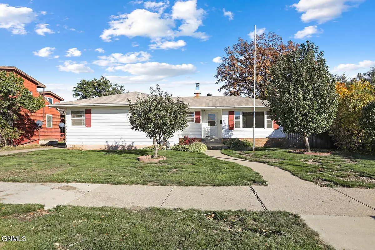 920 3rd Avenue W, Williston, ND 58801 - #1
