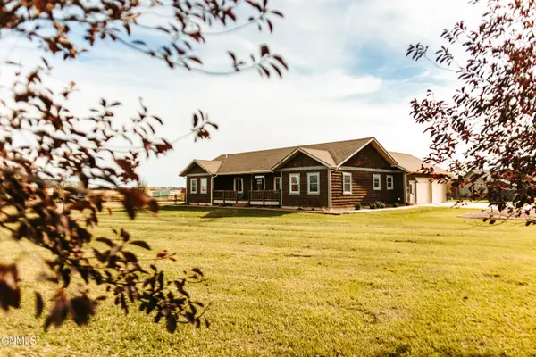 505 17th Avenue Ne, Watford City, ND 58854