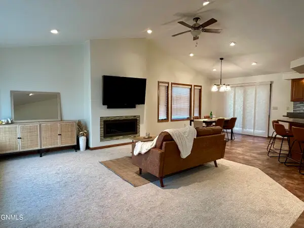 2109 Bridgeview Court Se, Mandan, ND 58554
