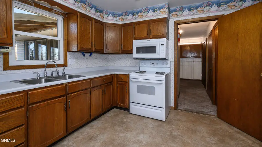 817 5th Avenue Nw, Washburn, ND 58577 - #3