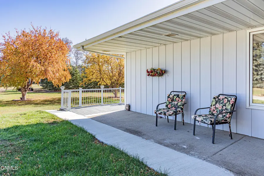 511 64th Avenue Nw, Bismarck, ND 58503 - #3