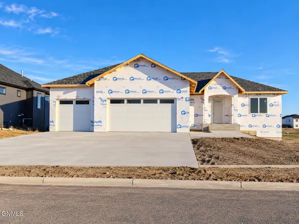 5722 Davies Drive, Bismarck, ND 58503