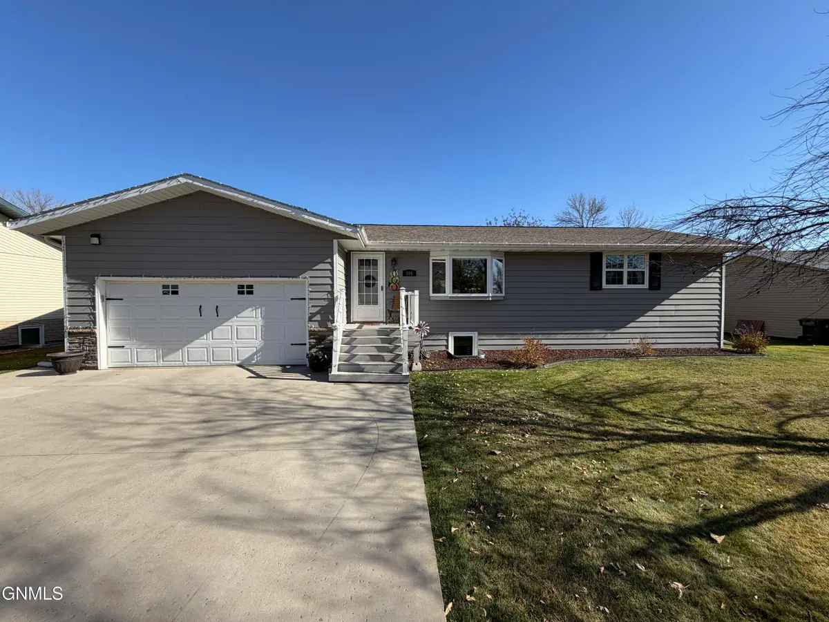 304 7th Avenue Nw, Hazen, ND 58545 - #1