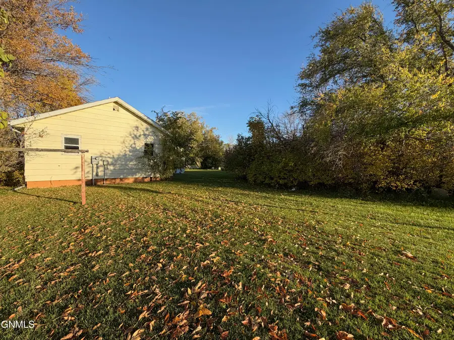 405 Robin Street, Columbus, ND 58727 - #3