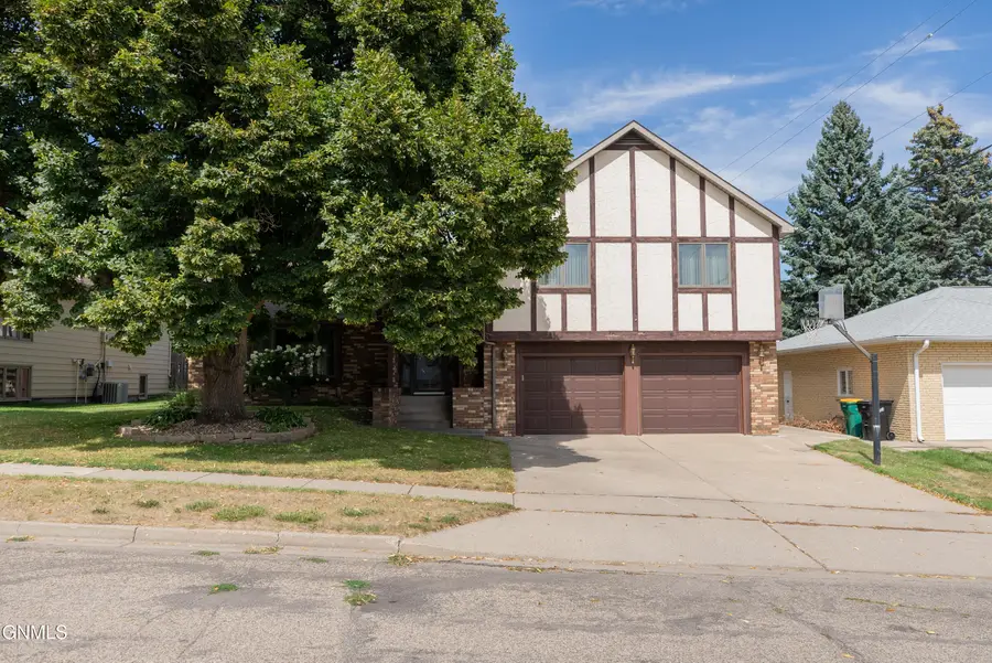 922 Capitol Avenue W, Bismarck, ND 58501 - #2