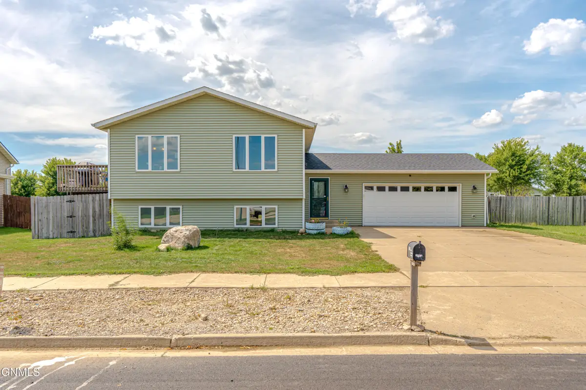 4409 Lewis Road Nw, Mandan, ND 58554 - #1