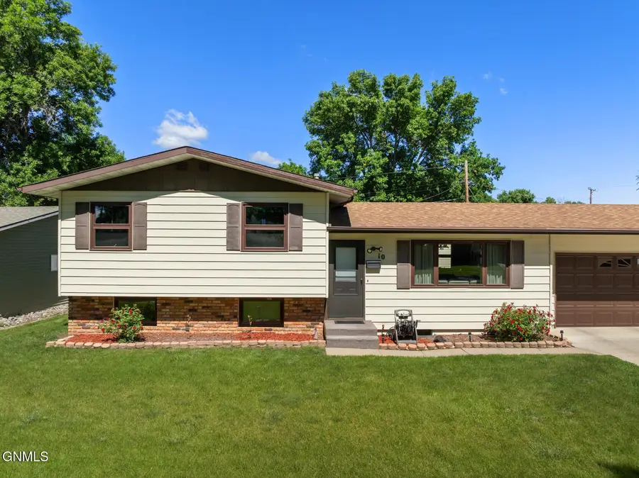 10 22nd Street Sw, Minot, ND 58701 - #3