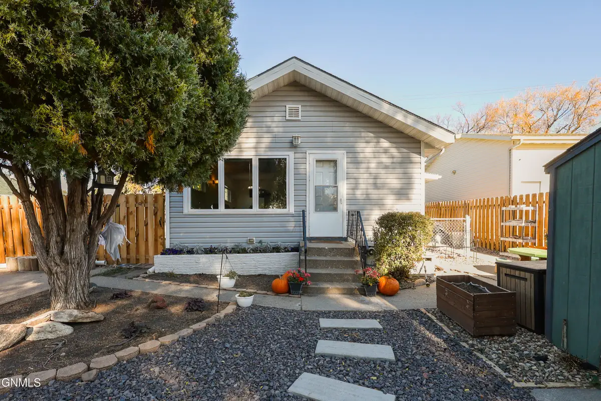 714 Avenue A W, Bismarck, ND 58501 - #1