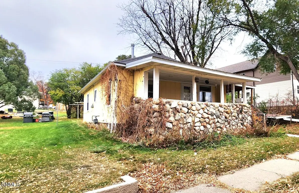 708 5th Avenue Nw, Mandan, ND 58554 - #1
