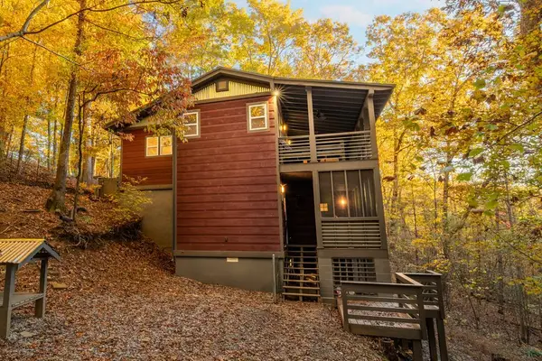 210 E Overbend Trail, Blue Ridge, GA 30513