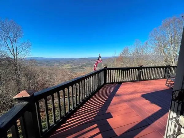 31 Grant Dr, Brasstown, NC 28902