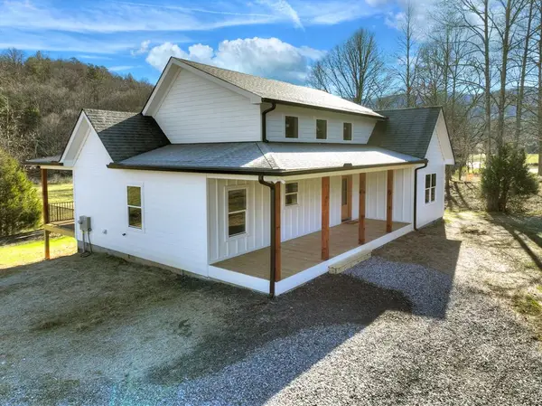 584 Brannon Nix Road, Young Harris, GA 30582