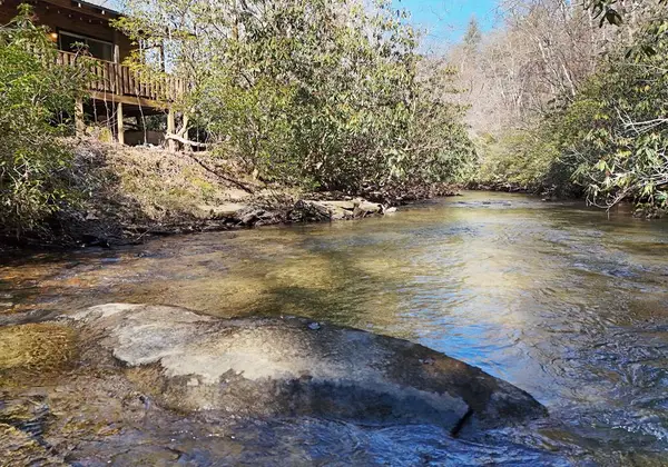 150 Donna Lee Lane, Mineral Bluff, GA 30559