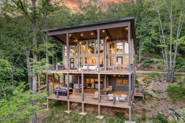 281 Raintree Bend, Blue Ridge, GA 30513