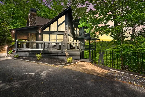 305 Skybound Road, Blue Ridge, GA 30513