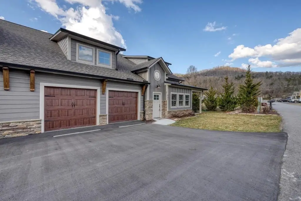 98 Brett Way, Hiawassee, GA 30546 - #1