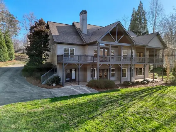 892 Cypress Pointe Lane, Hayesville, NC 28904