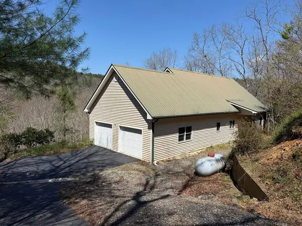 7957 Mountain Top Trail, Hiawassee, GA 30546