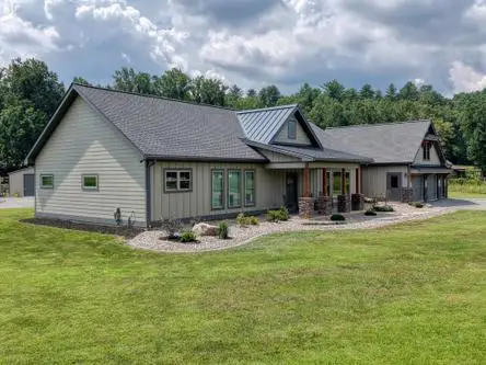 186 Rice Landing Ct., Hayesville, NC 28904