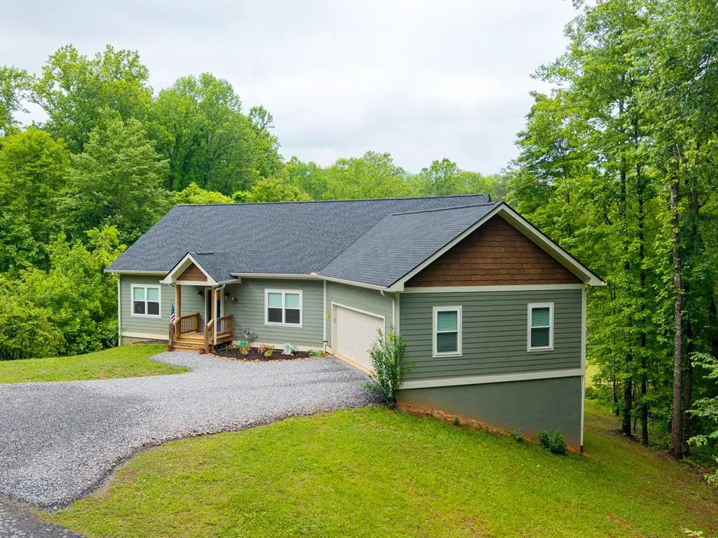 1060 Chatuge Village Circle, Hayesville, NC 28904 - #1