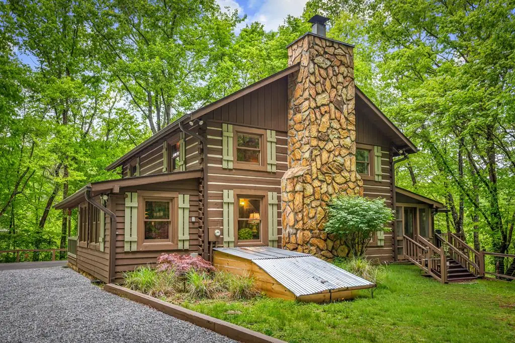 916 Old Cashes Valley Road, Blue Ridge, GA 30513 - #1