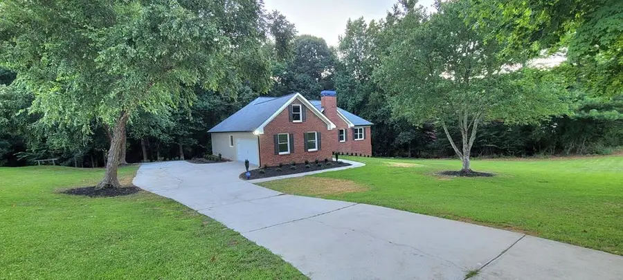 1055 Windridge Dr, Loganville, GA 30052 - #2