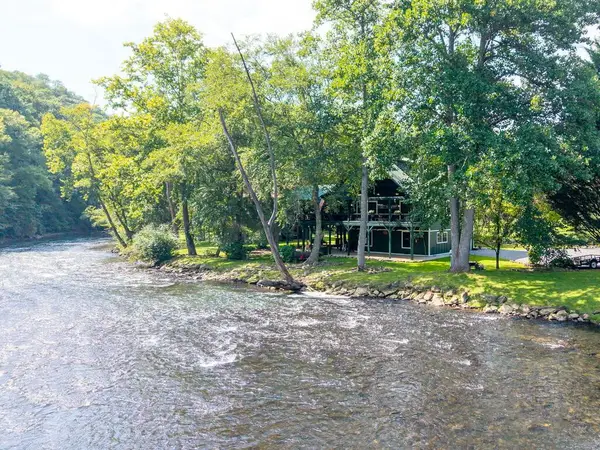 322 Theron Mccray Road, Hayesville, NC 28904