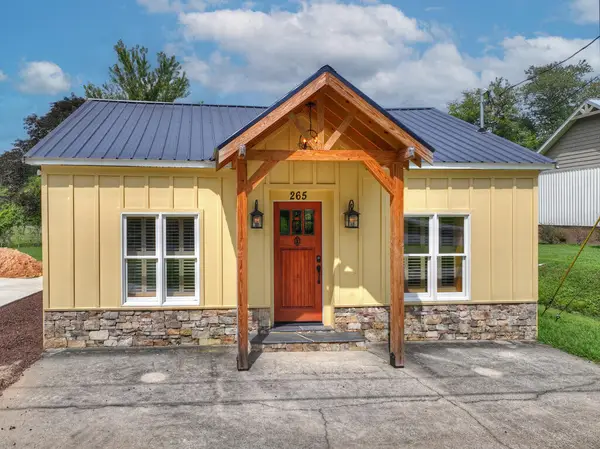 265 E Tennessee Avenue, McCaysville, GA 30555