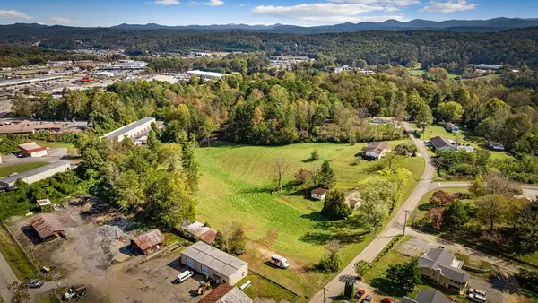 121 Orchard Boulevard, Blue Ridge, GA 30513