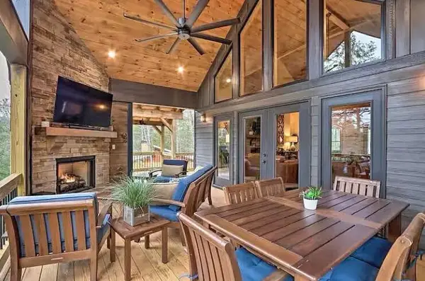 481 Hillsdale Drive, Ellijay, GA 30540