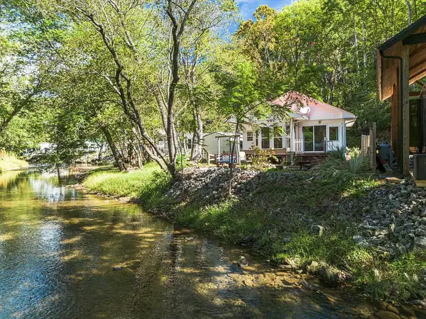 4184 River Bank Run, Hiawassee, GA 30546